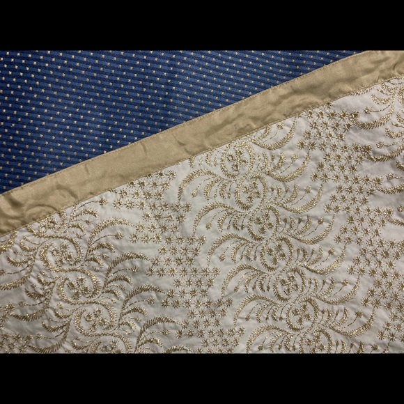 Like new,Sassy Banana Rep skirt.Perfect glam piece - Picture 11 of 11